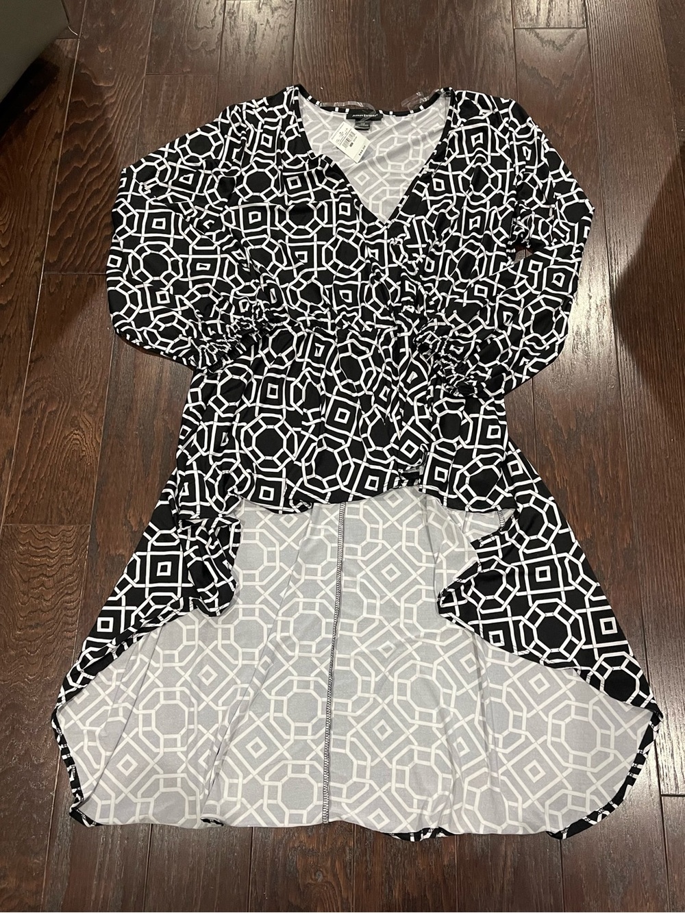 ASHLEY STEWART High Low Geometric Black White Top Women Size 22/24 NEW